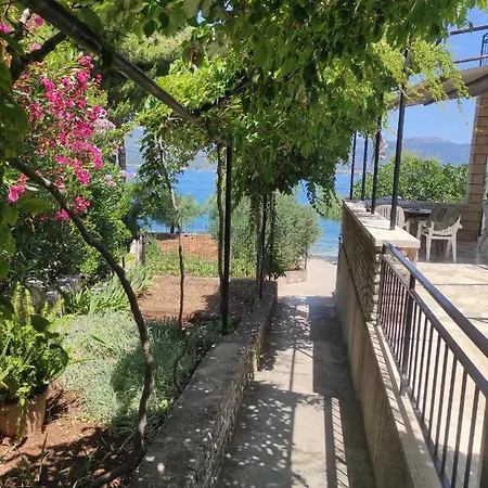 Apartman By The Sea Ap. 2 *