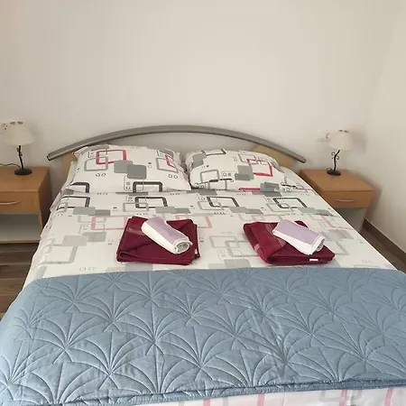 By The Sea Ap. 2 Apartman Trogir